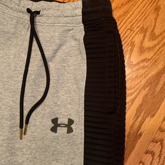 Under Armour Fitted Joggers - Picture 3 of 4